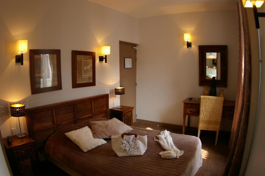 Logis Hotel Le Cheval Noir Argenton Sur Creuse Pokoj fotografie